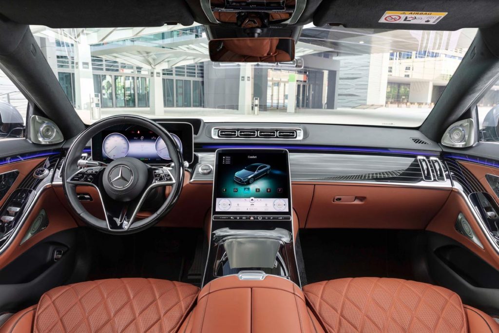 2022 Mercedes-Benz S 580 4Matic front interior, dashboard, steering wheel
