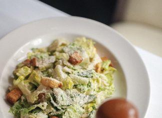 Insalata Cesare alla Romana. Photo by Oliver Renino