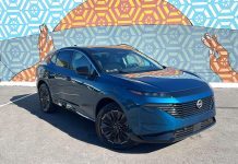 Glassy Smooth: Nissan Murano Platinum AWD The Nissan Murano Platinum's front-end is styled with air-gulping intakes, skinny LED headlights, and stack of thin, horizontal LED running lights. Photo by Howard Walker